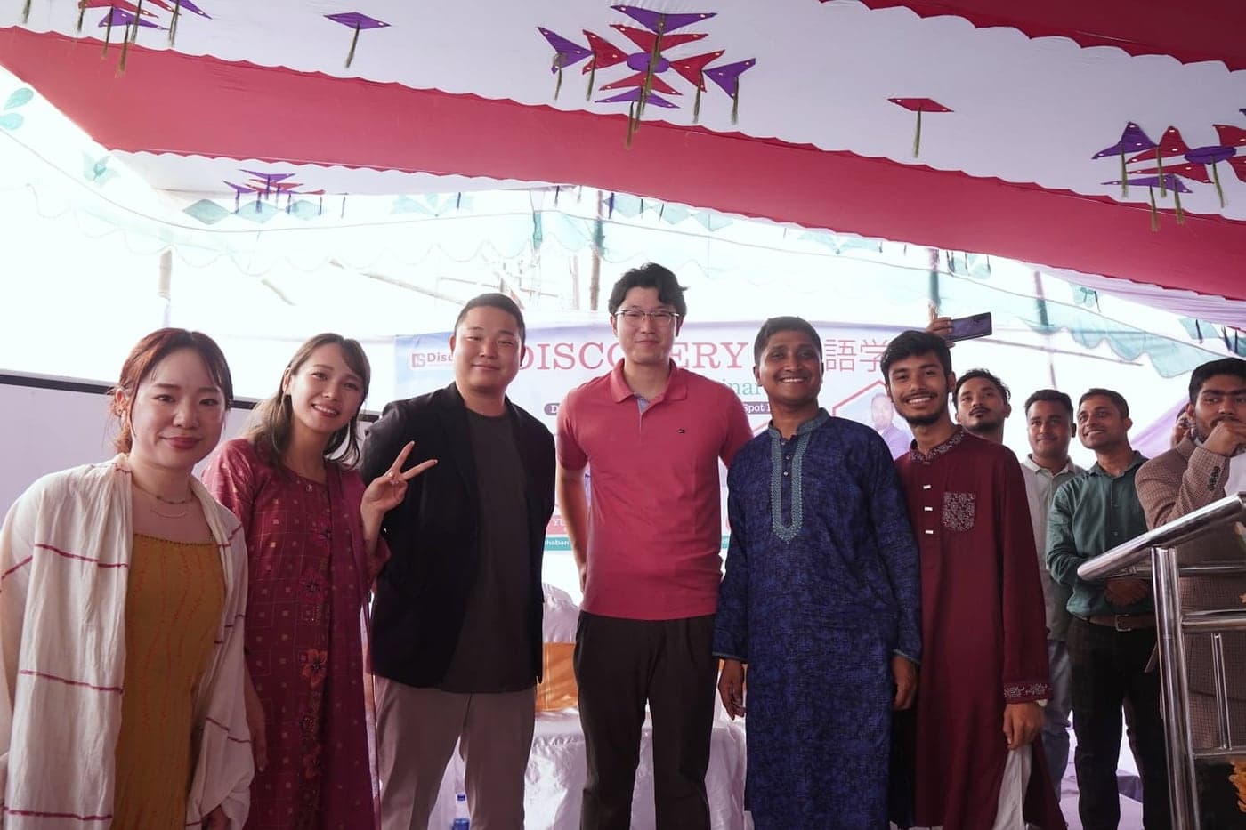 Students and staff at a Discovery seminar in the Dhanmondi center (photo 2 of 8)